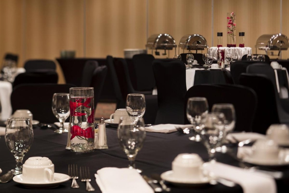 DoubleTree by Hilton Hotel Raleigh - Brownstone - University Image 11