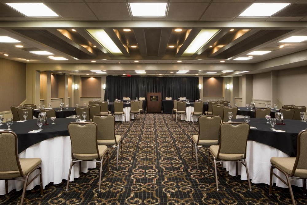 DoubleTree by Hilton Hotel Raleigh - Brownstone - University Image 16