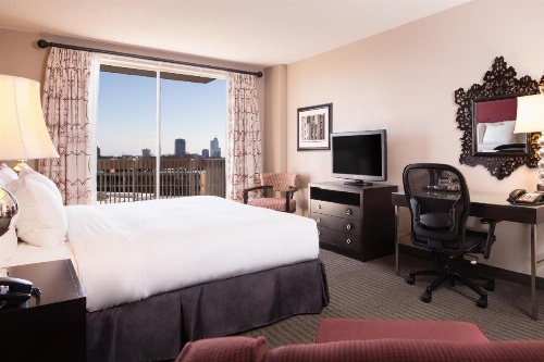 DoubleTree by Hilton Hotel Raleigh - Brownstone - University image 18