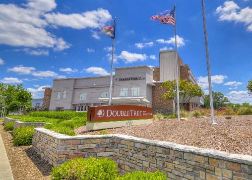 DoubleTree by Hilton Hotel Raleigh - Brownstone - University image 2