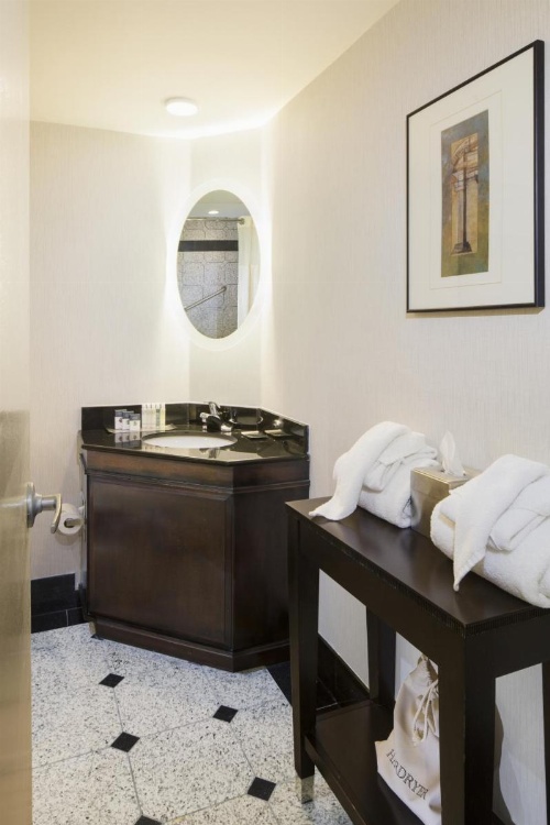 DoubleTree by Hilton Hotel Raleigh - Brownstone - University image 22