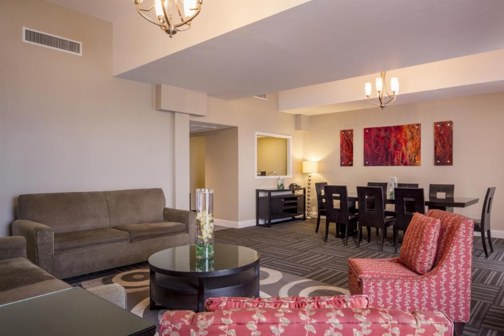 DoubleTree by Hilton Hotel Raleigh - Brownstone - University Image 24