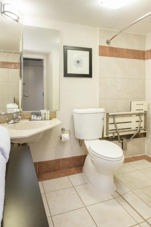 DoubleTree by Hilton Hotel Raleigh - Brownstone - University image 26