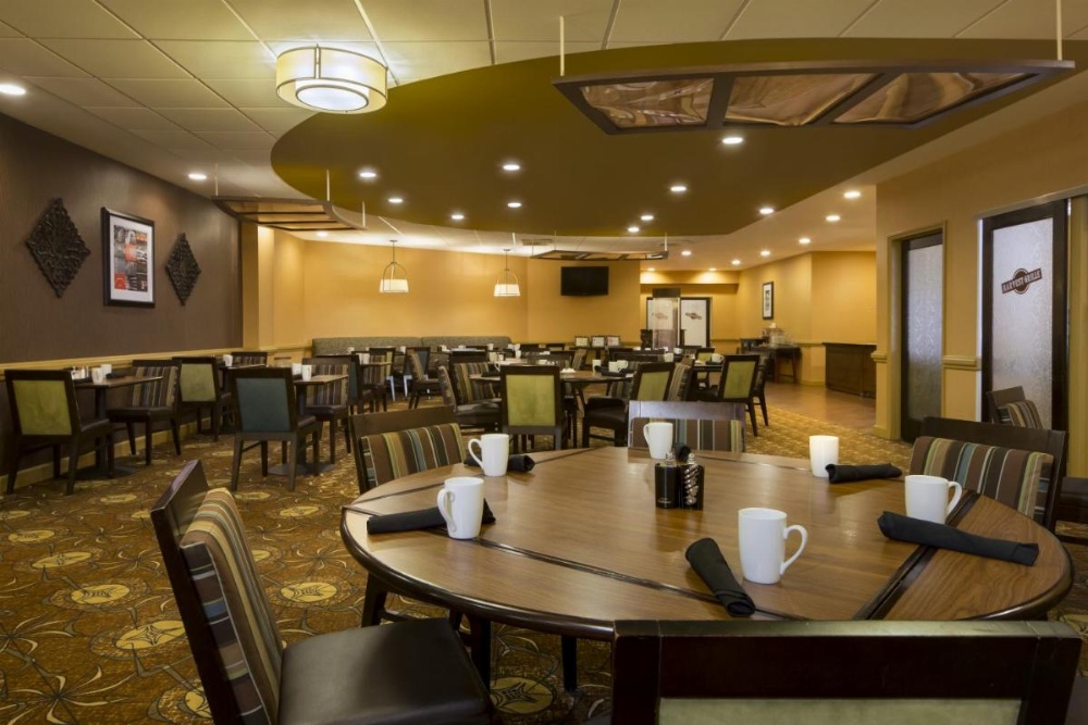 DoubleTree by Hilton Hotel Raleigh - Brownstone - University Image 27