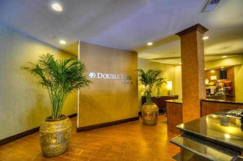 DoubleTree by Hilton Hotel Raleigh - Brownstone - University image 3
