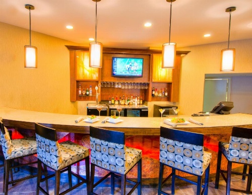 DoubleTree by Hilton Hotel Raleigh - Brownstone - University image 6