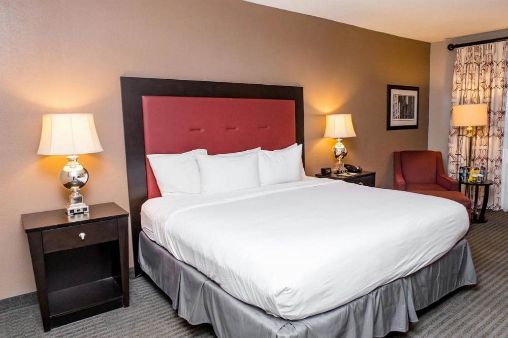 DoubleTree by Hilton Hotel Raleigh - Brownstone - University